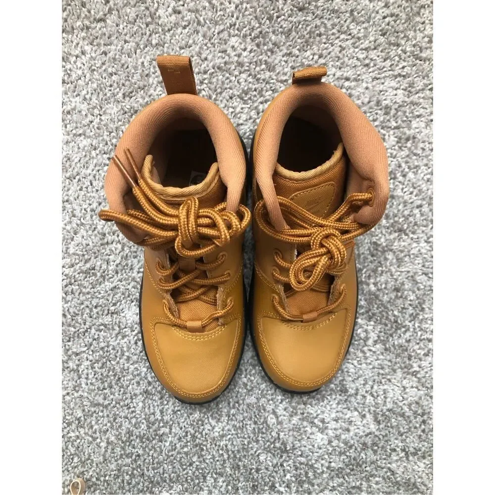 Nike Manoa LTR Wheat Youth Size 13